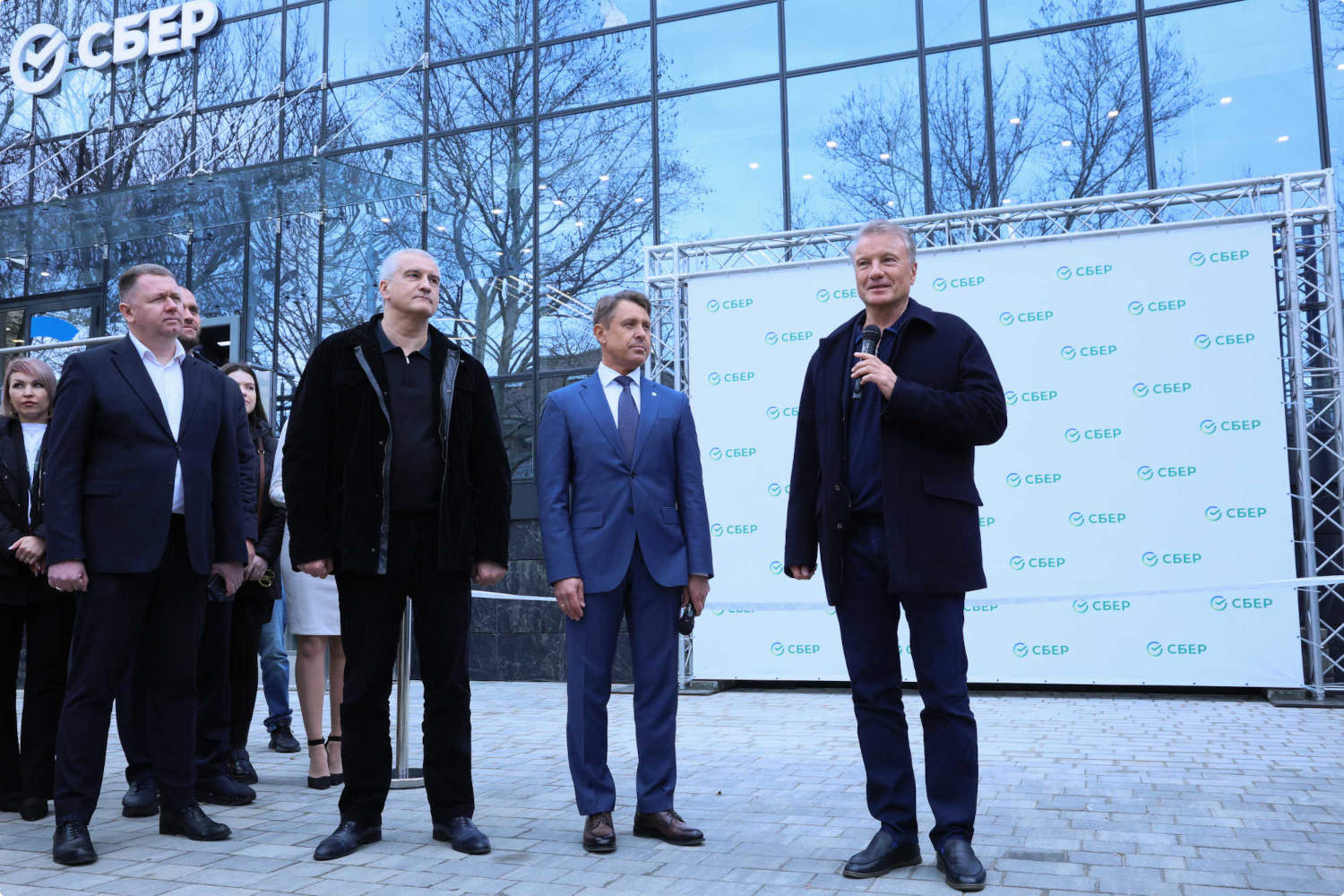 расписание банков сбербанк. сбербанк. работающие отделения банков сегодня. режим работы банка сбербанк. дополнительный офис сбербанка.