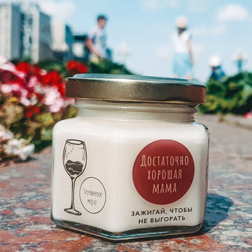 Свечи с детско-родительской тематикой. Фото предоставлено мастерской Patronus