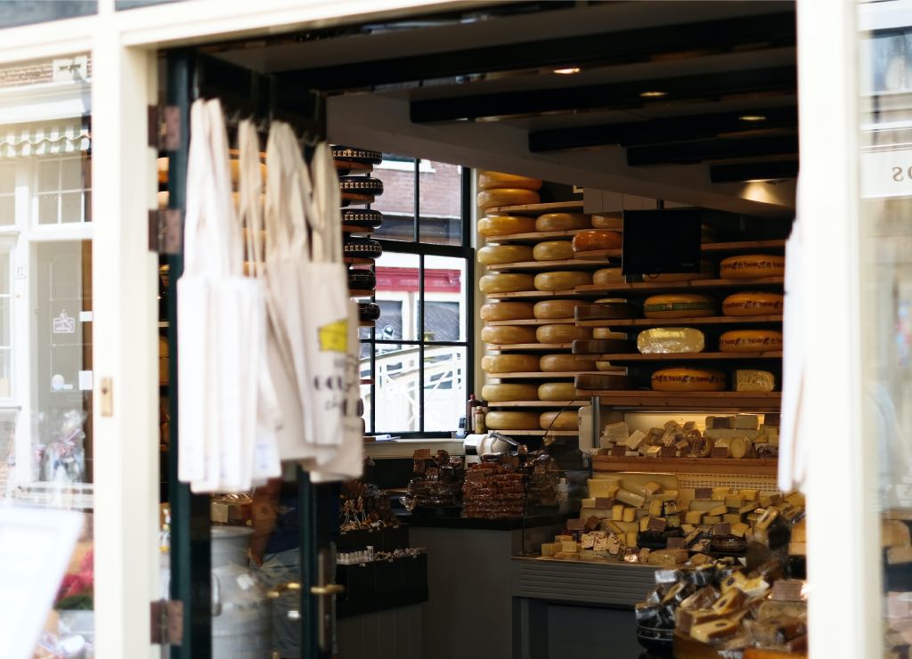 Как открыть продуктовый магазин и запустить продажи